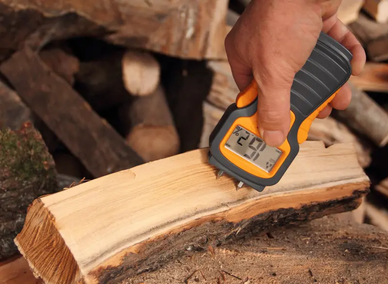 Qué humedad debe tener la leña para arder bien